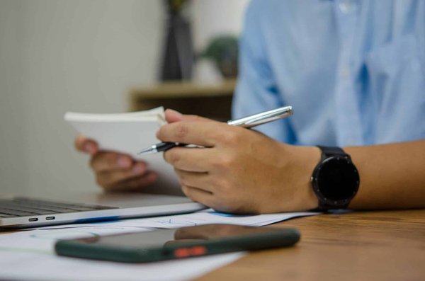 Les clauses essentielles d’un contrat commercial